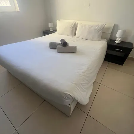 5 Star - Stylish Modern In St Julians 3*