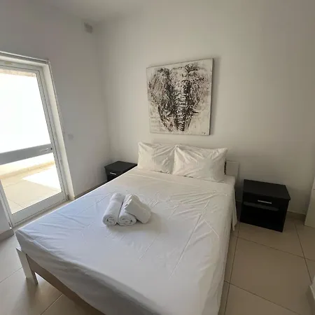 5 Star - Stylish Modern In St Julians 3* Saint Julian's