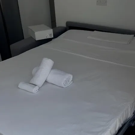 아파트호텔 5 Star - Stylish Modern In St Julians 3*