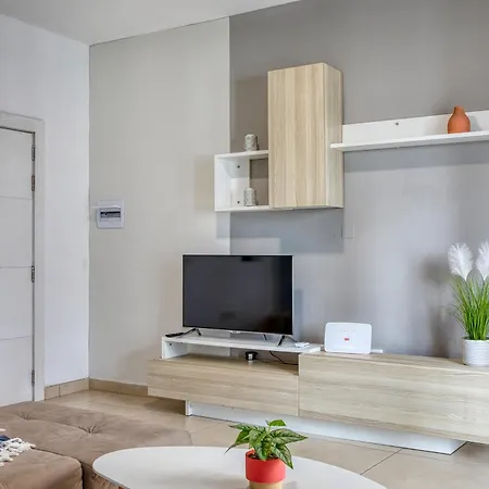 5 Star - Stylish Modern In St Julians 3*
