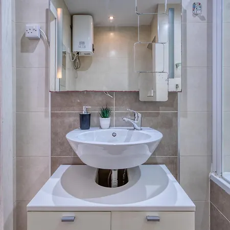 5 Star - Stylish Modern In St Julians 公寓式酒店