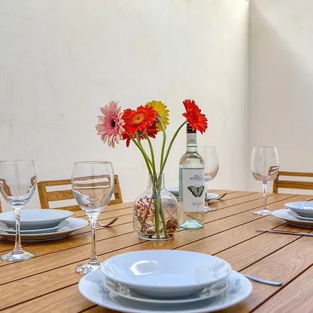 5 Star - Stylish Modern In St Julians 3*
