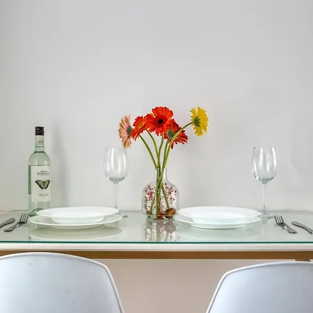 5 Star - Stylish Modern In St Julians 3*