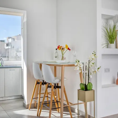 5 Star - Stylish Modern In St Julians 公寓式酒店 3*