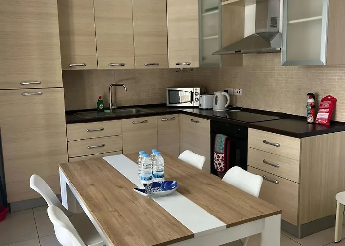 5 Star - Stylish Modern In St Julians Aparthotel 3*