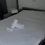 מלון דירות 5 Star - Stylish Modern In St Julians 3*